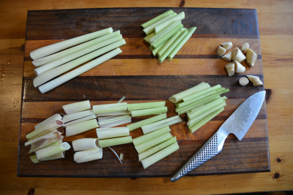 Remove the outer leaves from the lemongrass stalks.